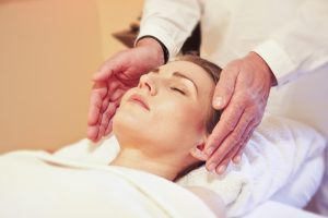 Lee más sobre el artículo Cómo Reiki activa las hormonas del bienestar