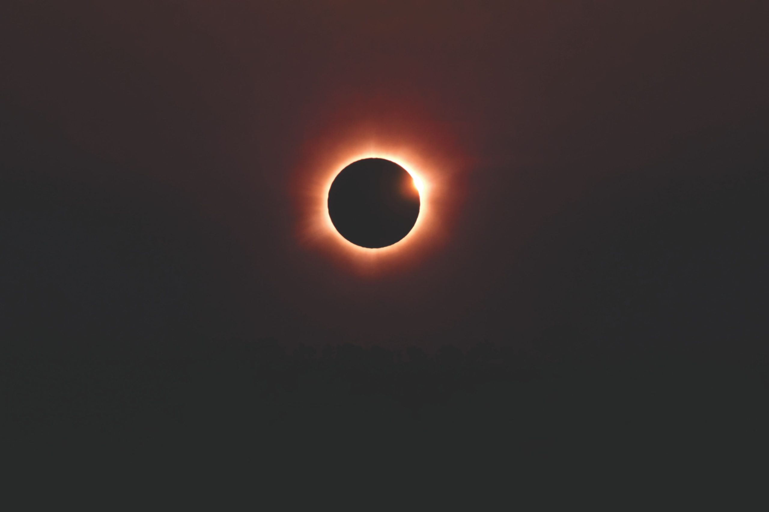 En este momento estás viendo Eclipse lunar del 28 de agosto: una poderosa puerta de transformación interior